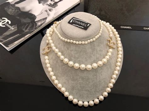 chanel pearl necklace fake|Chanel knockoff pearl necklace.